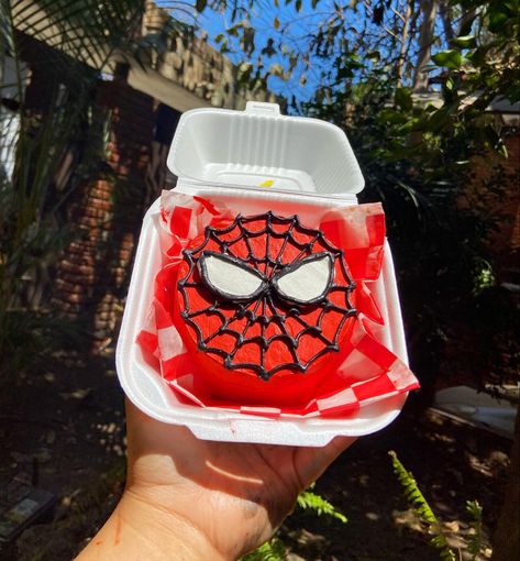 @latiaido Spiderman Lunch Box Cake, Lunch Box Cake Ideas, Spiderman Room Decor, Lunch Box Cake, Spiderman Room, Estilo Hipster, Dragon House, Spiderman Cake, Harry Potter Tumblr