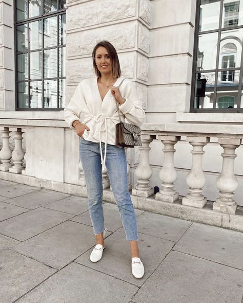 Gucci Slipper Outfit, Loafer Slippers Outfit, White Loafers Outfit Women Casual, White Slippers Outfit, Gucci Slippers Outfit, Gucci Princetown Slipper Outfit, Gucci Princetown Mules Outfit, Slipper Shoes Outfit, White Gucci Loafers