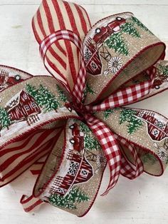 Scrap Bows Ribbons, Bow Making Tutorials Trendy Tree, Ribbon Christmas Crafts Diy, Things To Make With Ribbon Diy, Diy Christmas Bows For Tree, Making Bows For Presents, Loop Bows How To Make, Christmas Bows For Gifts, How To Make Decorative Bows