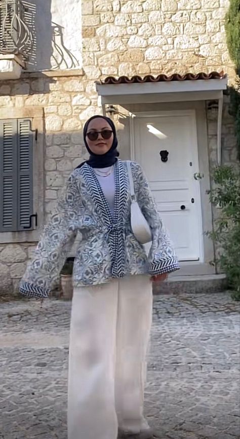 Hijabi Travel Outfit Summer, Hijab Vacation Outfits, Hijabi Holiday Outfits, Hijabi Spring Outfits, Hijab Outfit Dress, Hijabi Vacation Outfits, Hijab Skirt Outfit, Outfit Ideas Dubai, Hijabi Summer Outfits