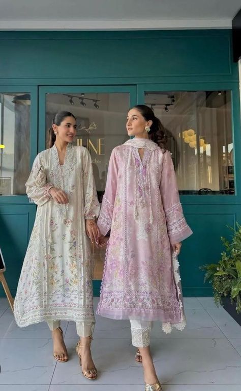 Pakistani Kameez Designs, Pakistani Suits Simple, Pakistan Suit Designs, Pakistani Suits Casual, Rakhi Outfit Ideas, Casual Pakistani Outfits, Indian Fits, Nigerian Recipes, Pakistani Formal Dresses