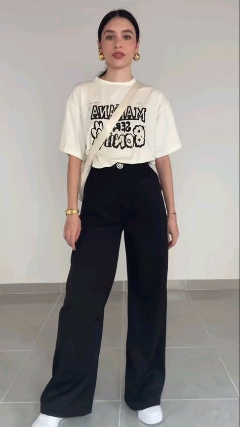 Slacks With Tshirt, Uni Outfits Ideas, Casual Chic Summer Outfits 2024, Fall Season Outfits, Fall Aesthetic Outfit, Outfits Fall Aesthetic, Black Pants Outfit, Clothes Streetwear, Casual Chic Outfits