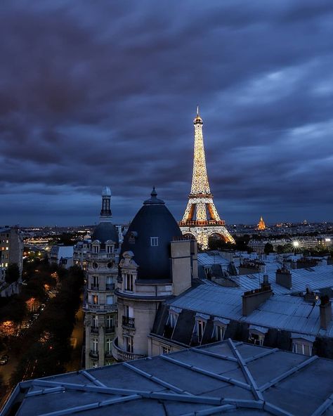 Paris Dream, Parisian Life, Paris Aesthetic, Paris Photo, Paris Love, The Eiffel Tower, City Aesthetic, Travel Goals, Pretty Places