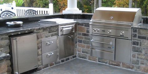 All fired up | The Home Monthly Outdoor Grill Cover, Concrete Island, Porch Kitchen, Grill Island, Outdoor Kitchen Appliances, Outdoor Appliances, Outdoor Kitchen Island, Living Vintage, Pizza Oven Outdoor