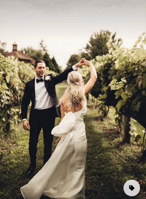 Winery Wedding Photos, Tuscan Inspired Wedding, Tuscan Inspired, Tuscan Wedding, Wedding Picture Poses, Wedding Couple Poses Photography, Cleveland Wedding, Shot List, Small Ponds