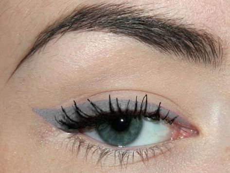 Gray Eyeliner, Grey Eye Makeup, Grey Lipstick, Perfect Lipstick, Eye Liner Tricks, Best Lipsticks, Shimmer Eyeshadow, Cute Makeup Looks, Winged Liner