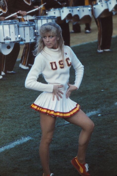 USC cheerleader Cheers Photo, Cheer Poses, Cute Cheerleaders, Cheerleader Costume, Cheerleading Uniforms, Cheer Uniform, Cheer Outfits, Cheerleading Outfits, Outfit 90s