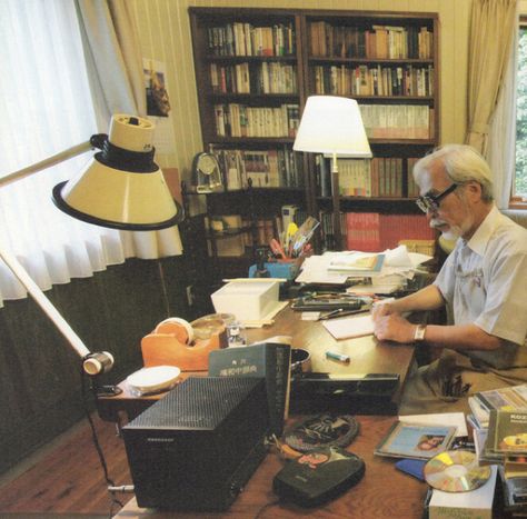 The Messy Workspaces of Famous Manga Artists Studio Ghibli Workspace, Manga Artist Studio, Manga Artist Workspace, Ghibli Workspace, Mangaka Workspace, Diy Wall Hanging Yarn, Artist Desk, Writing Studio, Artist Workspace