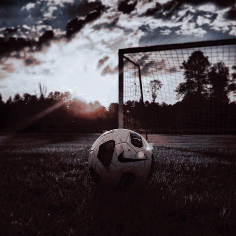 Soccer Aesthetic Pictures, Aesthetic Soccer Wallpaper, Soccer Ball Aesthetic, Sophie Aesthetic, Noah Walker, Paul Pogba Manchester United, Best Soccer Shoes, Aesthetic Football, Football Pics