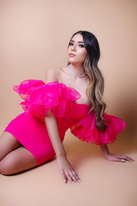 Pink Dress Photoshoot Ideas, Buchifresa Photoshoot, Barbie Poses Photoshoot, Barbie Photoshoot Ideas, Photoshoot Ideas Pink, Pink Dress Photoshoot, New Year Photoshoot, Fairytale Photoshoot, Quinceanera Photoshoot