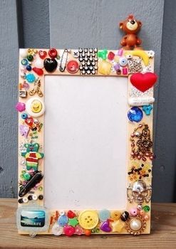 photoframe. trystin would love to help! Diy Frame Picture Handmade, Photo Frame Craft Ideas, Photo Frame Decor, Picture Frame Diy, Frames Diy Crafts, Cute Picture Frames, Photo Frame Crafts, Jeweled Picture Frame, Frames Ideas