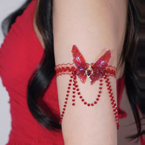 ✨🩸🦋 Blood Mary Butterfly 🦋 🩸✨ Handmade and designed by @mammamiajwl #handmade #handmadebodychain #legchain #handmadejewelry #jewelry #butterfly #butterflies #ethereal #summerdress #butterflylegchain #foresttheme #fairy #EnchantingAccessories #red Arm Rings, Blood Mary, Butterfly Decoration, Thigh Chain, Jewelry Butterfly, Plastic Shop, Hourglass Dress, Leg Chain, Red Butterfly