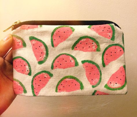 Pencil Case Design Ideas, Pencil Case Painting Ideas Aesthetic, Pencil Case Painting Ideas, Canvas Pouch Painting Ideas, Pencil Pouch Painting Ideas, Painted Pencil Case, Painted Pencil Pouch, Handpainted Pouches, Pencil Pouch Diy