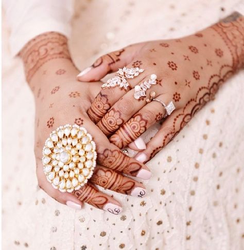 10 Trending Cocktail Ring Designs for Brides to Rock at Her Wedding Karva Chauth Mehndi Designs, Finger Henna Designs, Henna Art Designs, Latest Henna Designs, Modern Mehndi Designs, Pretty Henna Designs, Wedding Mehndi Designs, Bridal Mehendi Designs, Mehndi Designs For Girls