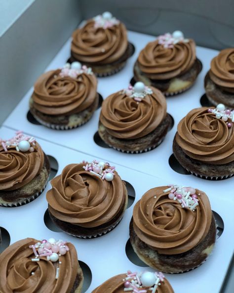 Chocolate Italian Buttercream, Number Cupcakes, Spring Baby Showers, Chocolate Cupcakes Decoration, Frosting For Chocolate Cupcakes, Baking Room, Marble Cupcakes, Rosette Cupcakes, Summer Birthday Cake