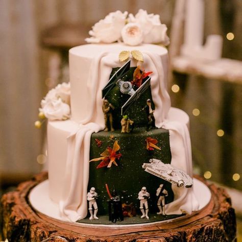 May The 4th Be With You. Awesome Star Wars Cake From Lauren And Mark’s Wedding Grooms Cake Ideas Star Wars, Starwars Cake Wedding, Hogwarts Wedding Cake, Star Wars Themed Wedding Cake, Geeky Wedding Cake, Star Wars Cake Wedding, Star Wars Wedding Cake Ideas, Star Wars Wedding Aesthetic, Star Wars Wedding Cakes