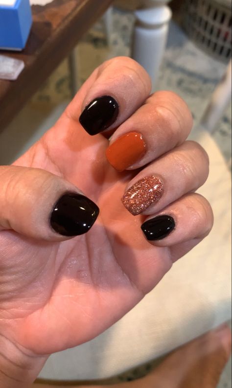 Fall Color Sns Nails, Short Acrylic Nails September, September And October Nails, October Nails Gel, Cute Fall Manicure Ideas For Short Nails, Gel October Nails, Gel Dip Nails Designs Fall, Gel Fall Nails 2022, Halloween Nails Sns Powder