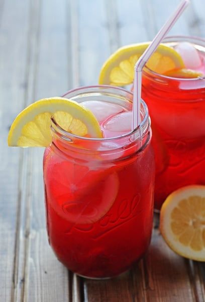 PinkLemonadefinalforsite Vegan Supper, Healthy Lemonade, Homemade Lemonade Recipes, Cherry Lemonade, Blueberry Lemonade, Drink Recipes Nonalcoholic, Dessert For Two, Refreshing Summer Drinks, Homemade Lemonade