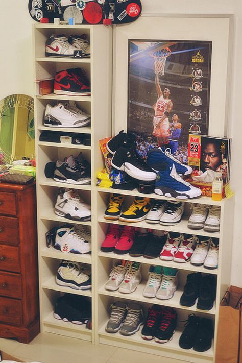 I wan mah room to be like da Sneaker Displays, Sneakerhead Room, Sneaker Closet, Cheap Organization, Shoe Organization, Jordans Retro, Sneaker Heads, Hype Beast, Boy Rooms