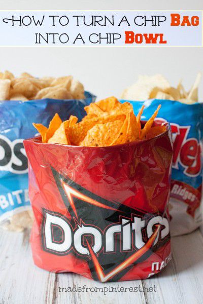 How to Turn a Chip Bag Into a Bowl - TGIF - This Grandma is Fun Chip Bag Folding, Picnic Hack, How To Make Chips, Tailgate Ideas, Chip Bowl, Genius Ideas, Party Hacks, Football Food, Chip Bags