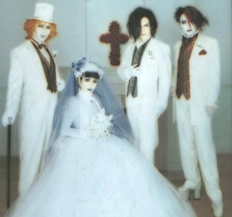 Malice Mizer Photoshoot, Vkei Fashion, Visual Kei Fashion, Malice Mizer, Kei Visual, Kei Fashion, Dir En Grey, Steampunk Clothing, Last Fm