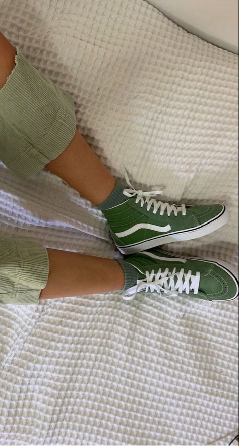 Green Vans Aesthetic, High Vans Outfit, Aesthetic Vans, Vans Aesthetic Outfit, Green Vans Outfit, Vans Shoes Aesthetic, Vans Outfit Aesthetic, Green High Top Vans, Van High Tops Outfit