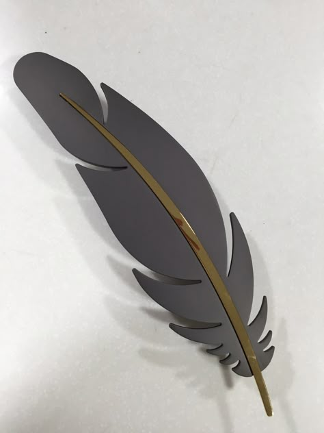 Feather Wood Art, Wood Feather Wall Art, Feather Template, Wooden Feather, Wood Feather, Metal Feather, Door Handle Design, Wood Jewelery, Scrap Wood Crafts