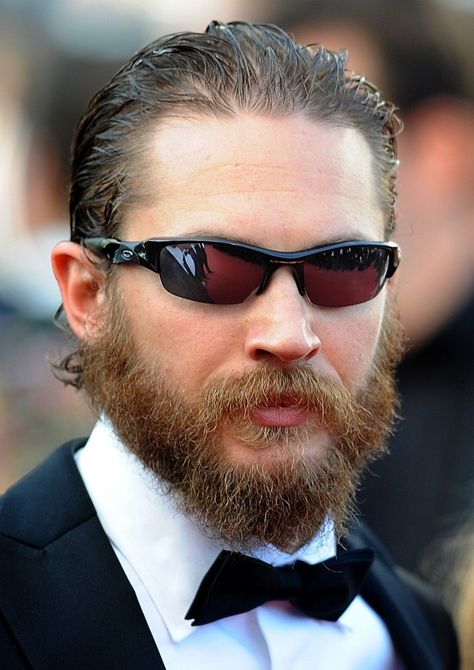 <b>Tom Hardy is one of the most beautiful male actors alive, but he's also got some of the most ridiculous photos on the internet.</b> Tom Cruise Sunglasses, Tom Hardy Pictures, Tom Hardy Photos, Flak Jacket, Oakley Glasses, Nyc Girl, نظارات شمسية, Sports Glasses, Wearing Sunglasses