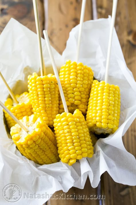 Quick and easy corn on the cob; a staple recipe for summer.  @NatashasKitchen Easy Corn On The Cob, Easy Corn, Boiled Corn, Summer Veggies, Summer Cookouts, Cookout Food, Summer Side Dishes, Burger Bar, Corn On The Cob