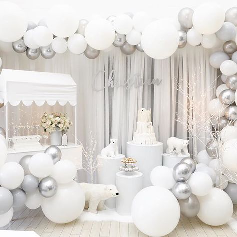 Winter Wonderland-party, Theme Bapteme, Winter Wonderland Birthday Party, Wonderland Party Decorations, Winter Onederland Birthday Party, Winter Baby Shower Themes, Winter Wonderland Decorations, Winter Onederland Party, Onederland Birthday Party