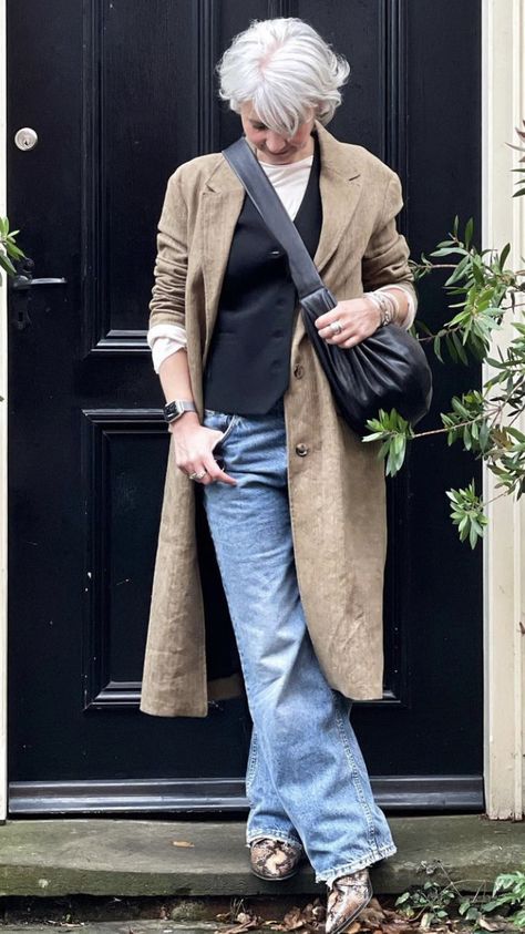 Middle Aged Outfits, Classic Jean Outfits For Women, Middle Age Woman Outfit, Middle Aged Woman Style, Hannah Louise Poston Outfits, Middle Aged Woman Outfit, Women's Style Women's Fashion, Middle Aged Woman Fashion, Middle Age Women Fashion