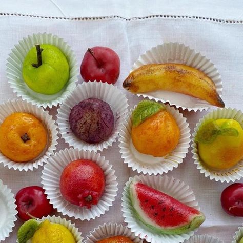 Letitia on Instagram: "Marzipan fruit season! 🍒🍋 I post these every Christmas (these ones from 2021 - a good year for marzipan fruits as documented in #dolce) and this year I will make them too (want to do my favourite types of fig and a blood orange and grapefruit, porcini and prickly pears). All you need is marzipan, edible paint and some cloves and poppy seeds for hours of coloured and sticky fun. Pic 2 by @charlottebland from Dolce 🎈" Marzipan Flowers, Marzipan Fruit, Edible Paint, Good Year, Poppy Seeds, Prickly Pear, Fruit Recipes, Marzipan, Blood Orange