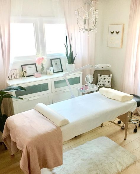 Spa Room Ideas Estheticians, Studio Lash, Spa Room Ideas, Relax Room, Massage Room Decor, Home Spa Room, Lash Room Decor, Beauty Room Salon, Esthetician Room Decor