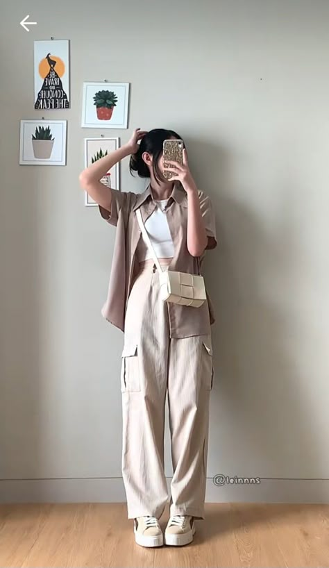 cr to elaine alethea on tiktok (@ on pic) beige outfit style acubi inspo casual minimalist brown Korean Summer Outfits Casual, Beige Dress Outfit, Dress Pants Outfits, Korean Summer Outfits, Beige Outfit, Korean Casual Outfits, Casual Day Outfits, Korean Fashion Dress, Brown Outfit