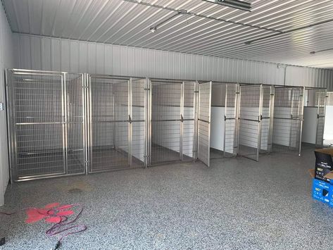 Dog Boarding In Garage, Dog Kennels In Garage, Dog Kennel Layout, Kennel Boarding Ideas, Dog Boarding Set Up, Dog Boarding Facility Ideas Floor Plans, Boarding Dog Kennel Ideas, Dog Breeder Setup, Shop With Dog Kennel