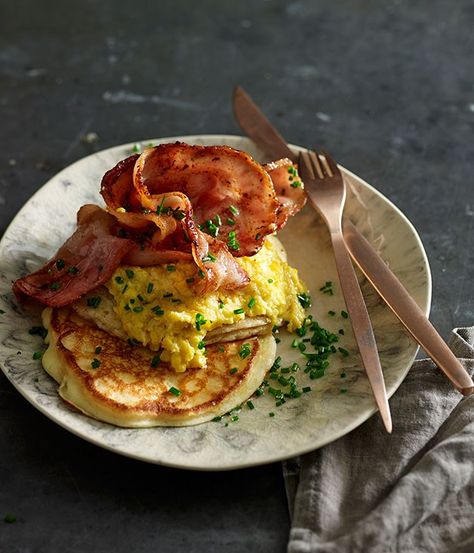 Sweet creamed corn with buttermilk pancakes and bacon recipe | Fast pancakes recipe Sweet Creamed Corn, Recipes Gourmet, Plats Healthy, Pancakes And Bacon, Bacon And Eggs, Creamed Corn, Buttermilk Pancakes, Boiled Egg, Bacon Recipes