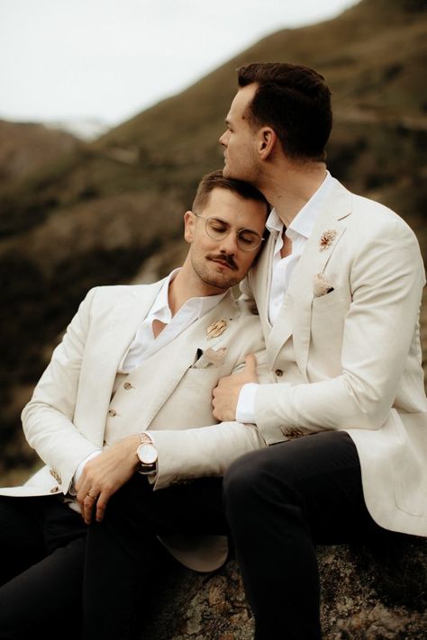 2 Grooms Wedding, Gay Wedding Suits, Gay Wedding Aesthetic, Two Grooms Wedding, Lgbt Wedding Photos, Gay Wedding Ideas, Happy Wedding Wishes, Gay Wedding Photography, Gay Wedding Photos