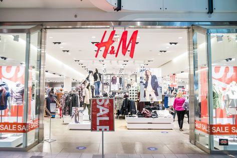 Do fast fashion and clothing recycling match? H&M, often cited as a fast fashion offender, seems to have taken this conundrum to heart. H&m Sale, Quick Fashion, H&m Fashion, Mall Of America, Fast Fashion Brands, Autumn Sales, Versatile Dresses, Winter Sale, Fast Fashion