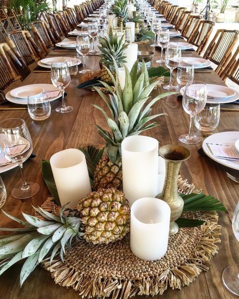 Tropical Fruit Centerpiece Wedding, Tropical Bridal Shower Ideas, Summer Bridal Shower Ideas, Pineapple Centerpiece, Pineapple Wedding, Tropical Bridal, Fiesta Tropical, Havana Nights, Hawaiian Party