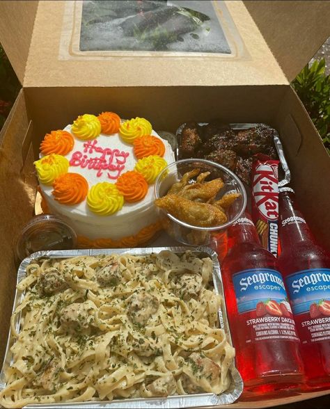 Wings Platter, Grilled Chicken Wraps, Picnic Date Food, Birthday Boxes, Date Food, Serving Sizes, Catering Ideas Food, Birthday Date, Sleepover Food