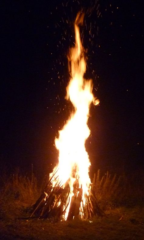 Celtic Samhain Aesthetic, Burned At The Stake Aesthetic, Witch Bonfire, Samhain Bonfire, Samhain Fire, Folklore Horror, Witches Dancing, Carnation Lily Lily Rose, Hunter Moon