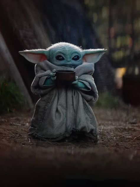 Yoda Wallpaper Iphone, Baby Star Wars Characters, Baby Yoda Wallpaper, Yoda Halloween, Yoda Images, Christmas Lights Wallpaper, Yoda Wallpaper, Art Ideas Easy, Mandalorian Grogu