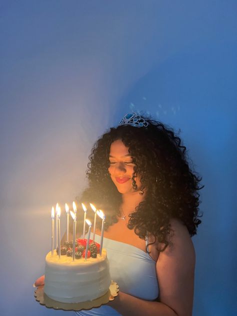 Birthday Shots, Birthday Cake Pictures, Cute Birthday Pictures, 21st Birthday Photoshoot, Extension Hair, Birthday Ideas For Her, Cute Birthday Ideas, Birthday Hairstyles, 22nd Birthday