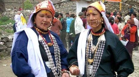 Uttarakhand Traditional Dress, Traditional Dress Men, Woolen Cap, Dress Men, Indian Dance, Dress Drawing, Traditional Attire, Woolen Coat, Traditional Dress