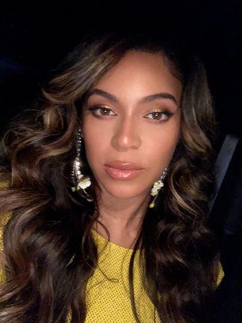 Beyonce Selfie, Beyonce Makeup, Beyonce Beyhive, Fashion Collection Inspiration, Queen Bee Beyonce, Beyonce Knowles Carter, Mrs Carter, Beyoncé Giselle Knowles-carter, Beyoncé Giselle Knowles