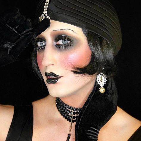 1920s Makeup Halloween, 1929 Makeup, Goth Flapper, Cabaret Makeup, 1920 Makeup, Gatsby Makeup, Flapper Makeup, Art Deco Makeup, Retro Makeup Looks