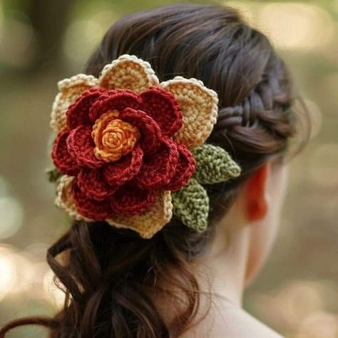 Crochet Flower Hair Accessories, How To Crochet Flowers, Hair Accessories Crochet, Knitted Accessories, Accessories Crochet, Crochet Bedspread Pattern, Crochet Jewelry Patterns, Crochet Hair Accessories, Crochet Plant