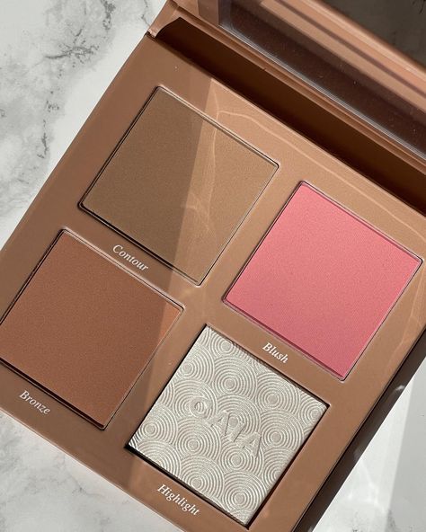 Immerse yourself in luminous beauty through CAIA's multi-use face makeup palette, a glowing capsule wardrobe for both face and eyes. The versatile four-in-one palette is a harmonious interplay of radiant tones. Create a healthy sun-kissed glow with the bronzer, sculpt and define with the easy-to-apply contour, add a swirl of blush and illuminate your features with the patented Prisma technology highlighter. Apply Contour, Sunkissed Makeup, Wishlist 2024, Face Palette, Liquid Highlighter, Powder Highlighter, Makeup Palette, Love Makeup, Alter Ego