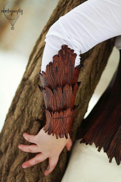 How to make a leather bracer that looks like wood.: Leatherworking Tools, Elf Cosplay, Wood Nymphs, Leather Bracers, Larp Armor, Leather Armor, Fantasy Costumes, Fairy Costume, Leather Projects