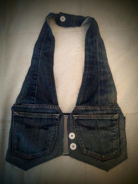 DIY Denim Halter Vest: Refashioned from a pair of old jeans! Diy Denim Vest, Diy Vest Pattern, Diy Halter, Diy Vest, Denim Refashion, Jeans Vest, Vest Sewing Pattern, Easy Diy Clothes, Halter Vest